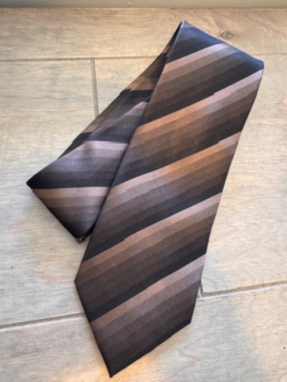 Autumn Classic! Kenneth Cole Brown Striped Silk Tie |